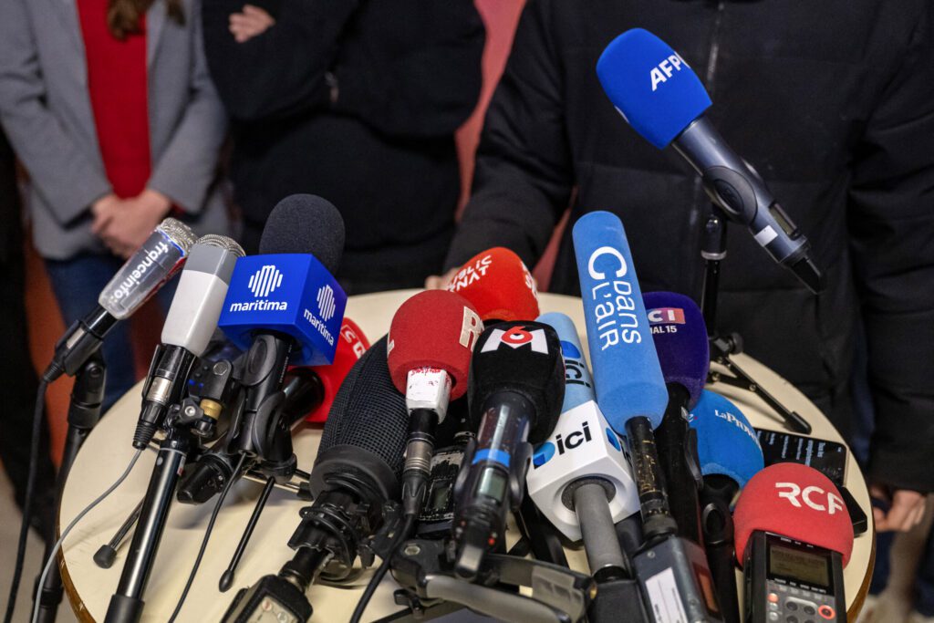How to Navigate Communications in a Heavily Distracted World